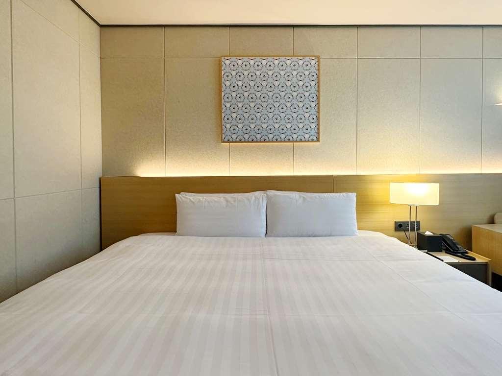 Orakai Cheonggyesan Hotel, BW Premier Collection سيول الغرفة الصورة