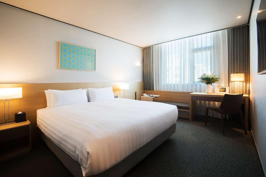 Orakai Cheonggyesan Hotel, BW Premier Collection سيول الغرفة الصورة