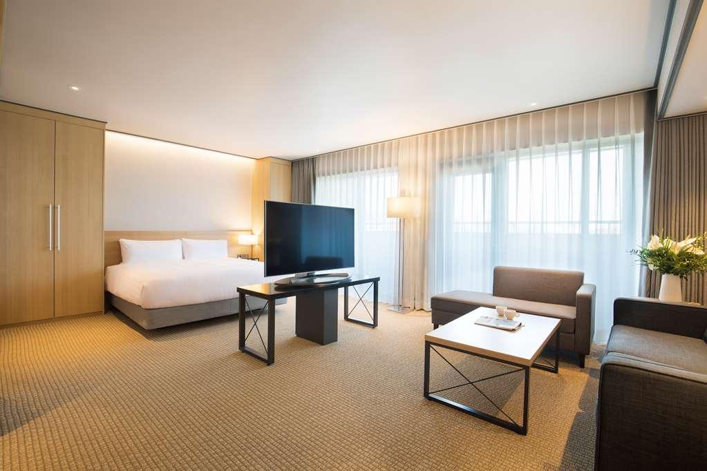 Orakai Cheonggyesan Hotel, BW Premier Collection سيول الغرفة الصورة